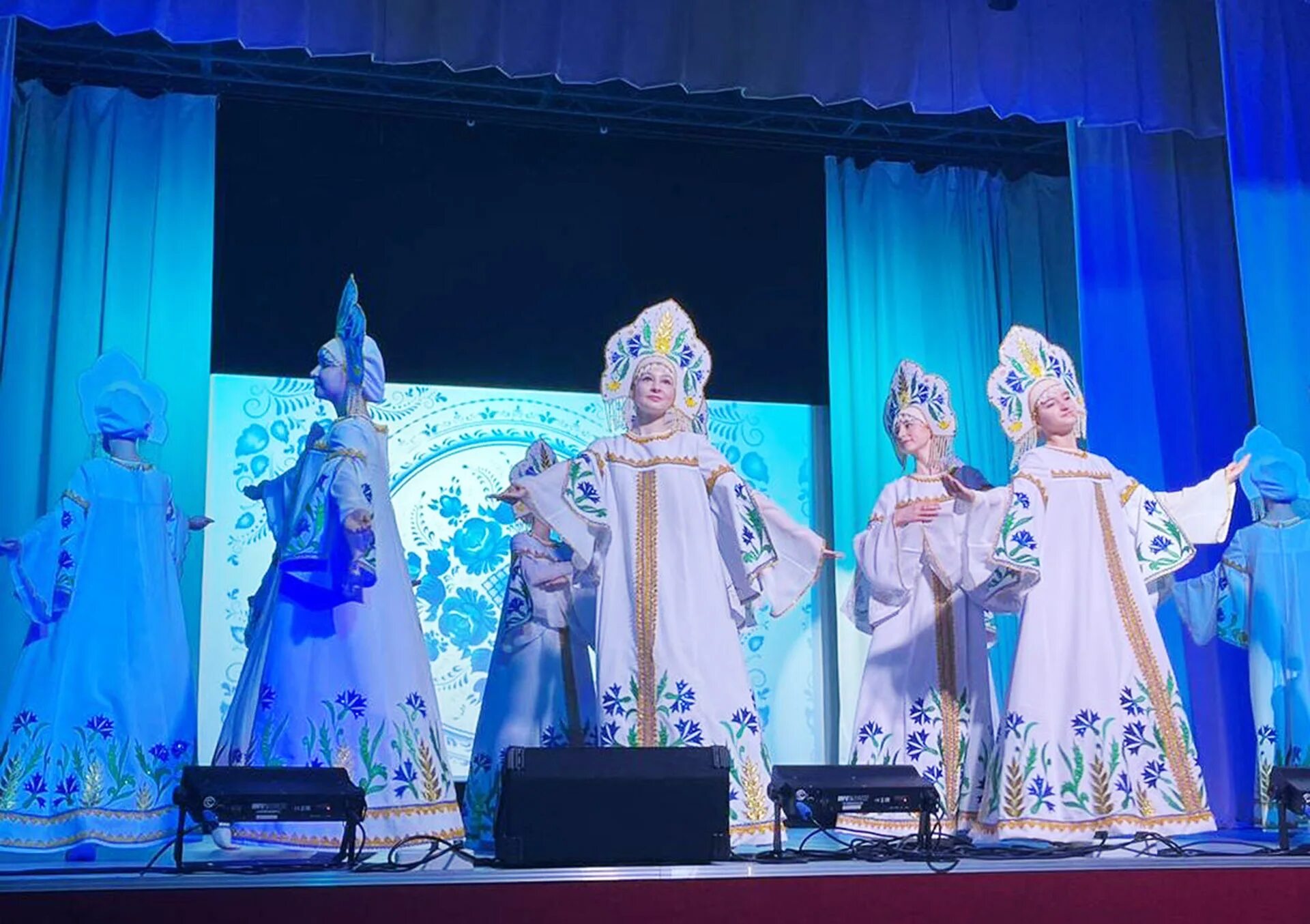 Дк современник новоберезовский зал. Чемодановская школа искусств. Дк нива савватеевка. Танцевальный коллектив морошка санкт-петербург. Режим работы дома культуры.