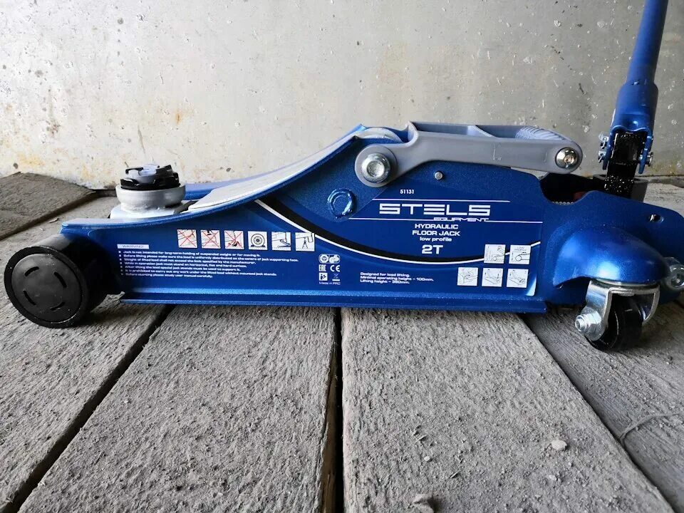 Stels low profile 51131. Домкрат stels 51130. Подкатной домкрат stels 2 т. Домкрат stels 51130. Домкрат подкатной гидравлический stels 51130.