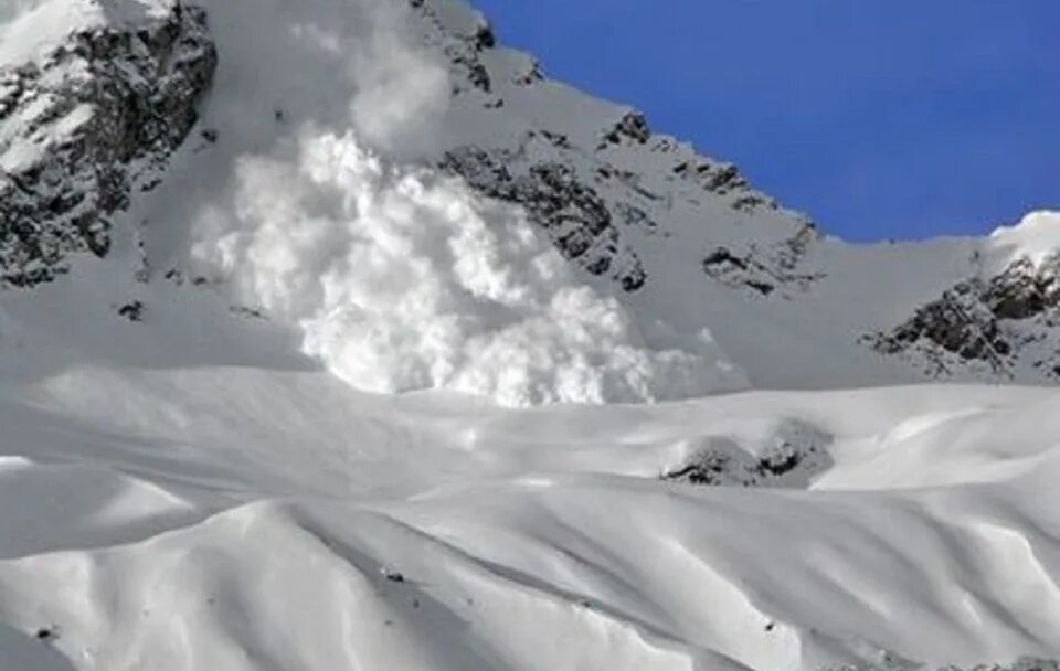 Лавина в горах. Avalanche. Лавина фон. Снежные бедствия. Снежные лавины города.