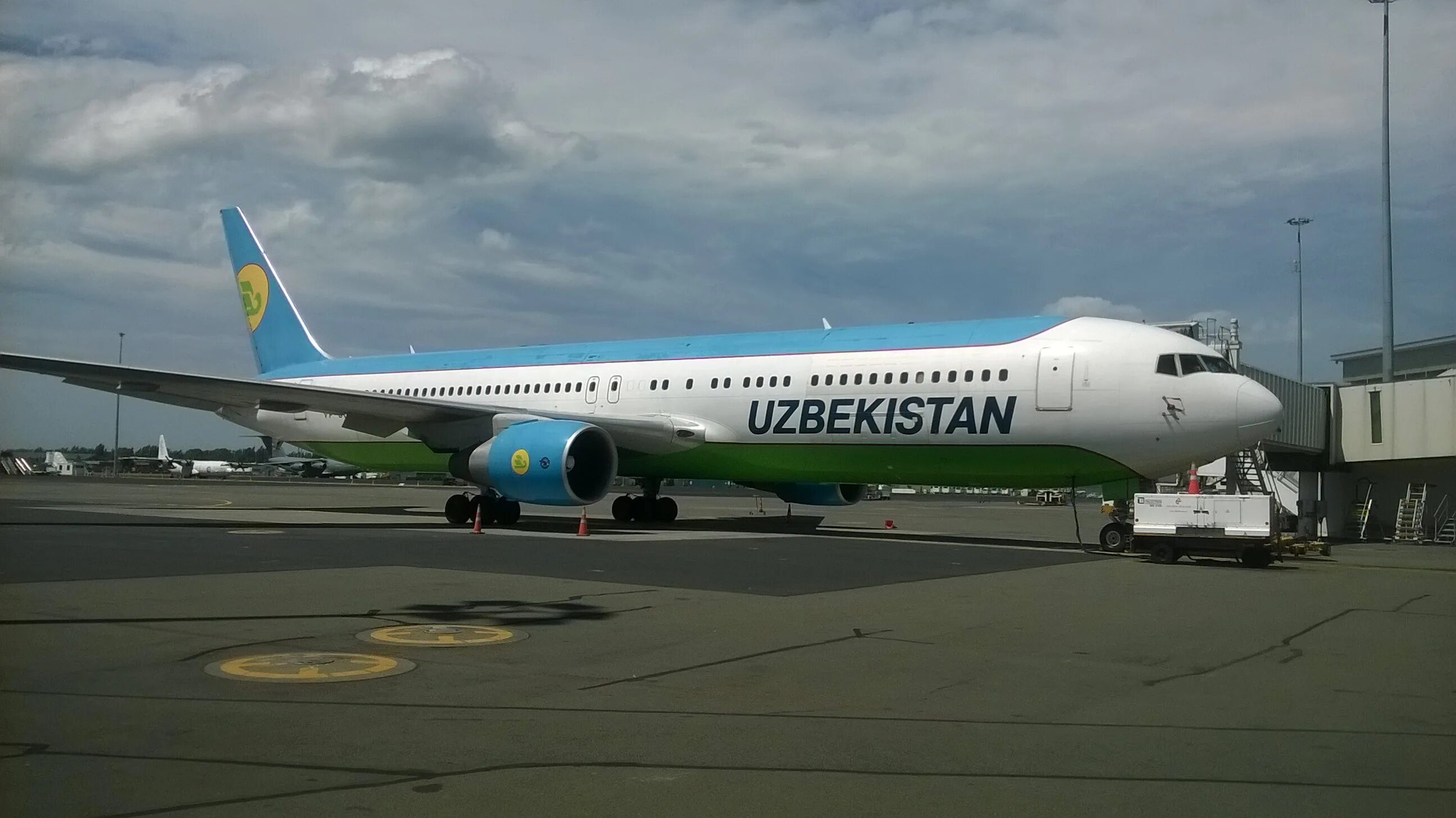 Узбекистан авиакомпания хаво йуллари. Боинг 767 Uzbekistan Airways. Авиакомпании Uzbekistan Airways Fergana. А320 узбекские авиалинии. Авиарейсы узбекистана