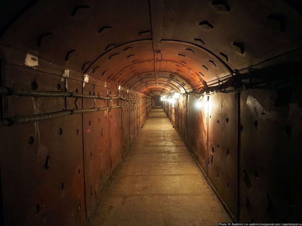 Как выглядит бункер. Как выглядит бункер. Бункер под лэти. Противоядерный бункер сша. Заброшенный бункер в молдавии.