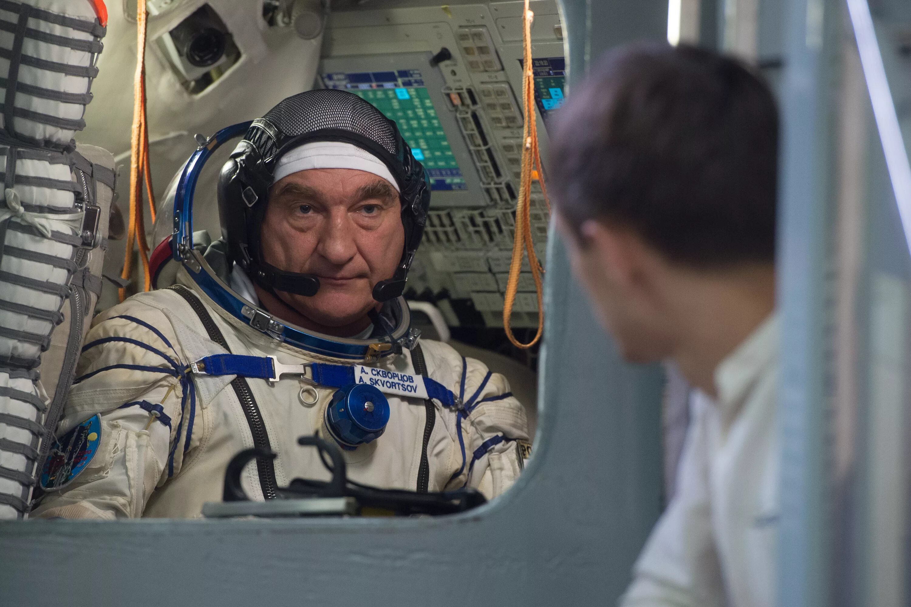 экипаж мкс. скворцов александр александрович астронавт. союз 13 экипаж. а. научные исследования выполненные на борту мкс.