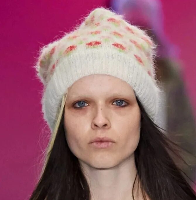 Вязаные шапки мода 2022. Модные головные уборы зима. Choice шапка женская. Головные уборы для женщин. Модные вязаные шапки.