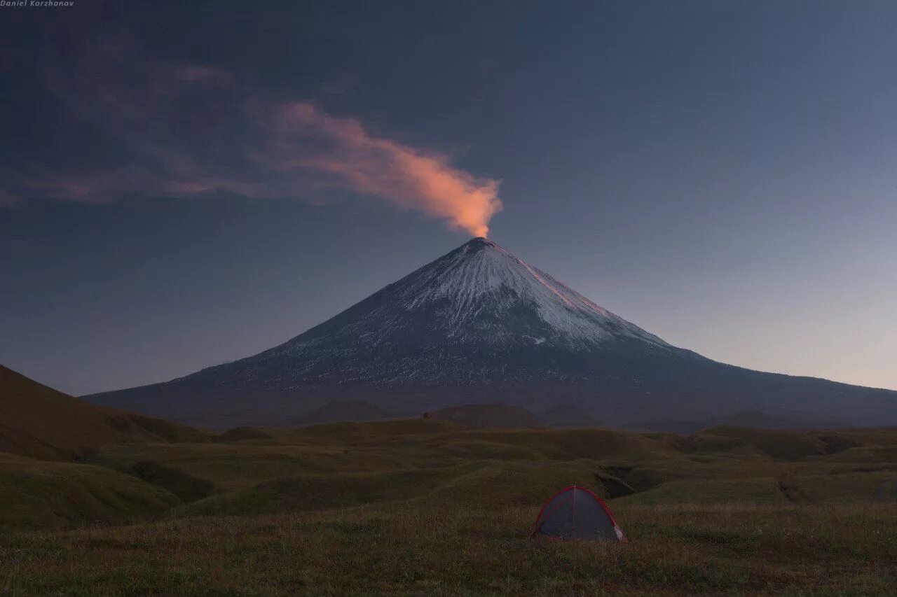 Фото ключевского вулкана. Камчатка вулкан ключевская сопка. извержение вулкана ключевская сопка. вулканы россии ключевская сопка извержение. действующий вулкан ключевская сопка.