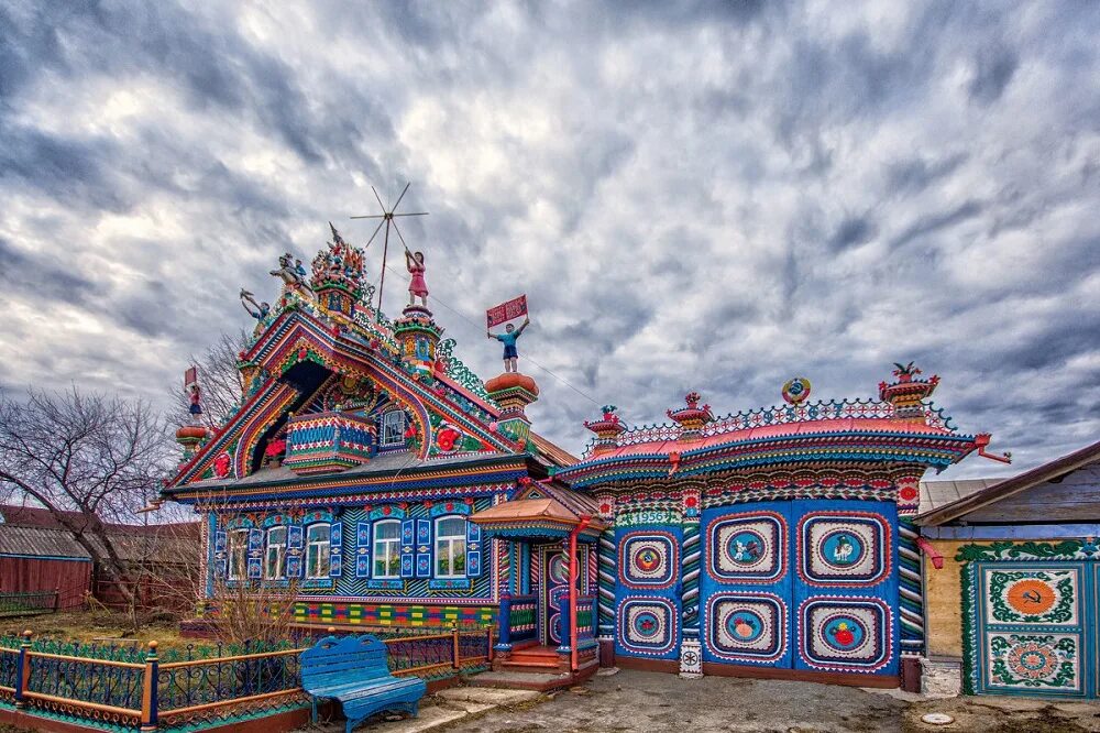 пряничный домик кузнеца кириллова село кунара. село кунара и пряничный дом кузнеца кириллова. дом кузнеца кириллова свердловская область. свердловская область село кунара дом. кунара свердловская область дом кузнеца кириллова.