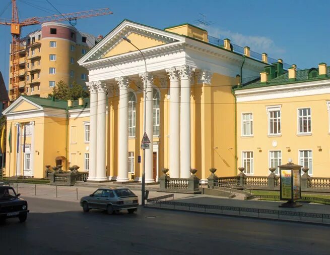 Дк пионер тюмень. Дворец искусств пионер тюмень. Дворец спорта пионер тюмень артек. Пионерия танцы. Пионер тюмень.