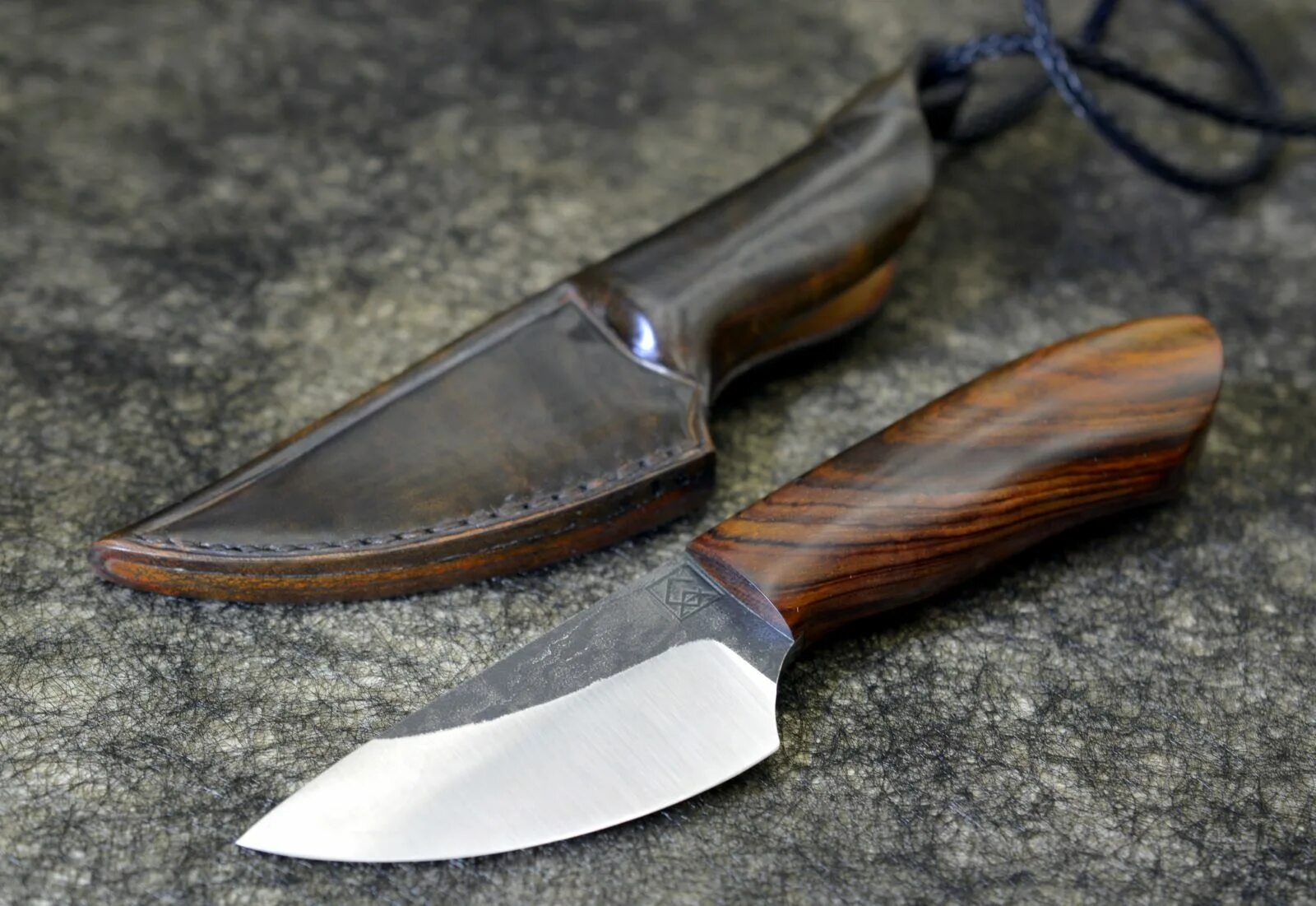 Нож с коротким лезвием. Нож "с17" (Elmax). Рукоять ножа Кокоболо. Нож шкуросъёмный шейник. Необычные формы ножей.
