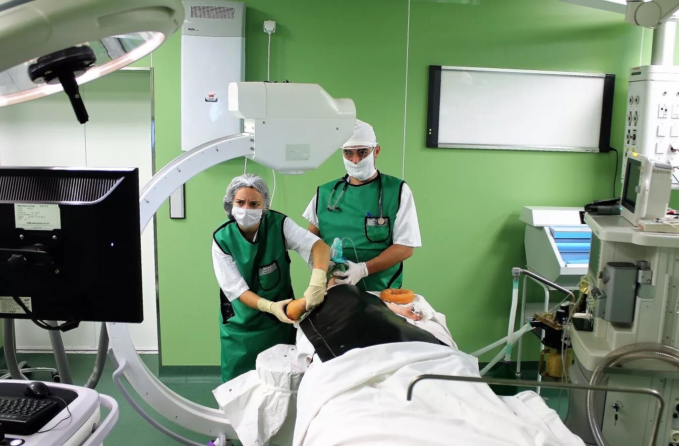 волгоградская областная детская клиническая больница. отделение анестезиологии и реанимации сокб. врач из екатеринбурга. практика в детской больнице. врачи реанимации областной больницы.