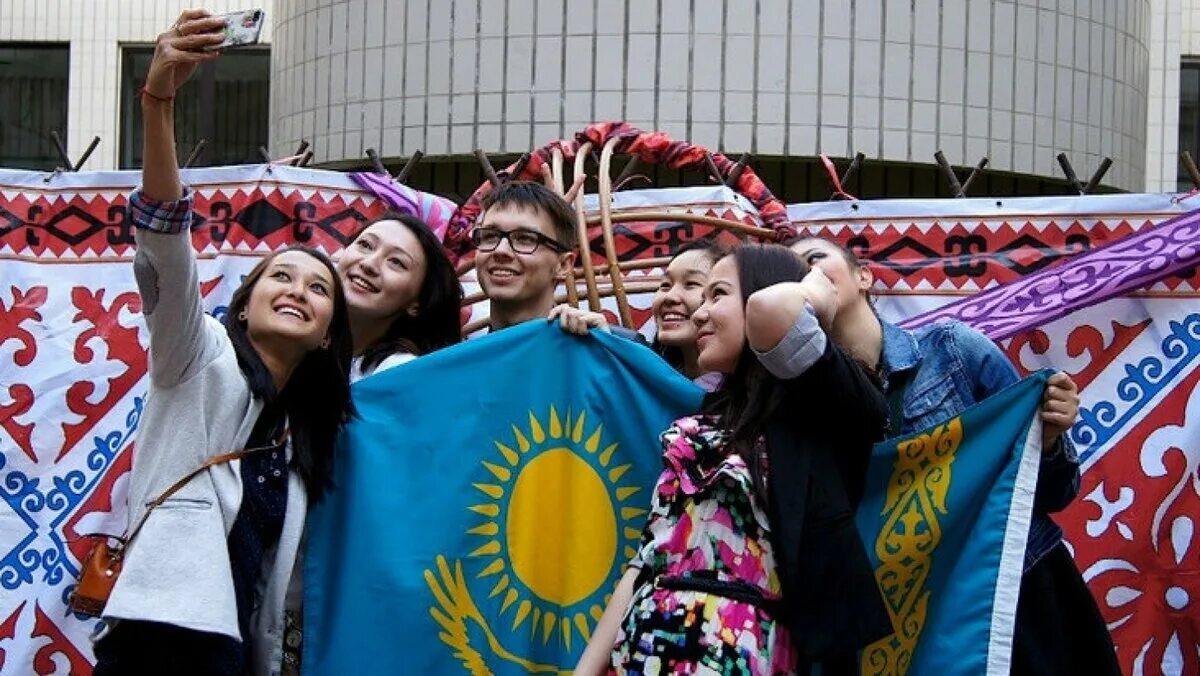 Сообщества в казахстане. Казахские студенты в США. Жители Казахстана. Казахи современные. Казахские студенты в Китае.