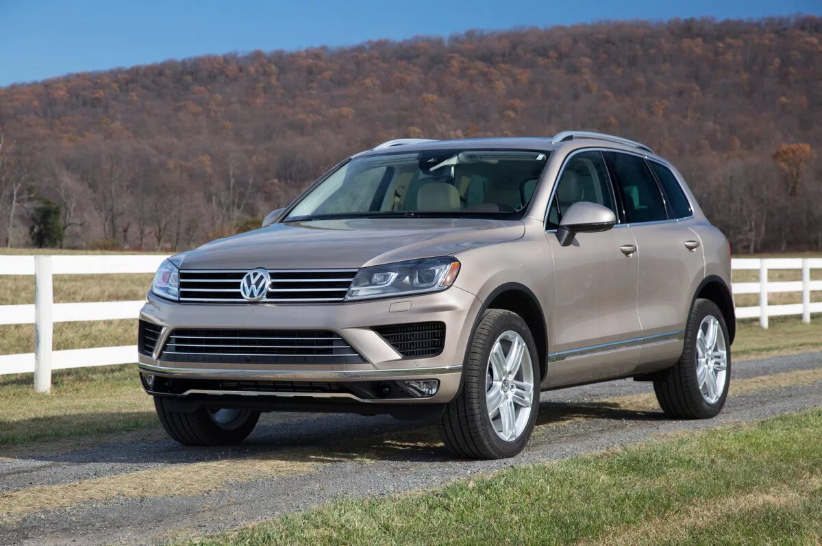 Машина volkswagen touareg. Фольксваген Туарег 2016. Джип Фольксваген Туарег 2016. VW Туарег 2016. Фольксваген Туарег 2015.