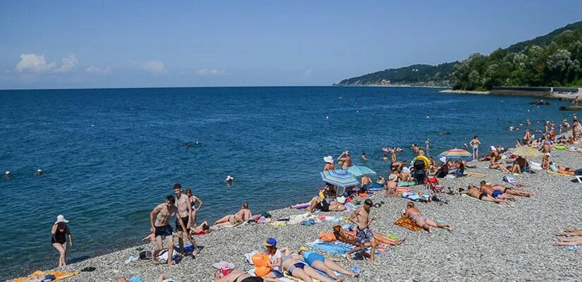 Абхазия температура воды и воздуха. Абхазия август 2022. Абхазия море в августе пляж Цандрипш. Цандрипш Центральный пляж. Цандрипш сейчас.