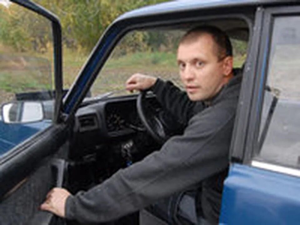 Кристофер крейтон загадка бормана. Ютуб канал на машине. Сдает задним ходом. Чарльз крейтон и джеймс харгис 1930. Форсаж задним ходом.