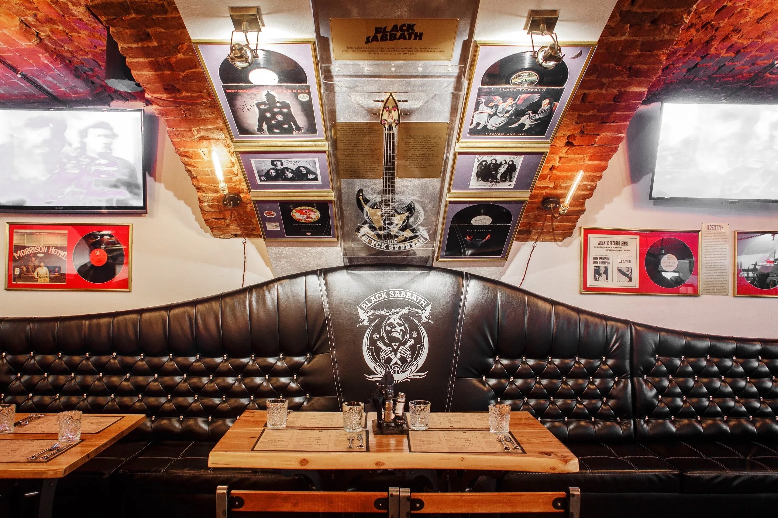 Рок паб на невском. Рок бар райт плейс. the right place, санкт-петербург. rock pub санкт-петербург. right place бар санкт-петербург.