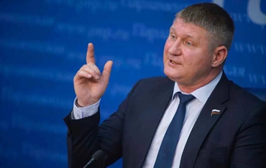 Депутат думы украины. Депутат думы украины. Депутат думы украины. Верховная рада украины драка. Драка в верховной раде.
