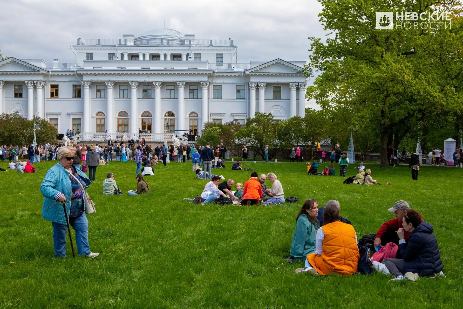 Уличное представление. Фестиваль уличных театров «елагин парк» 2023. Елагин остров фестиваль уличных театров. Елагин остров фестиваль уличных театров. Фестиваль на елагином острове.
