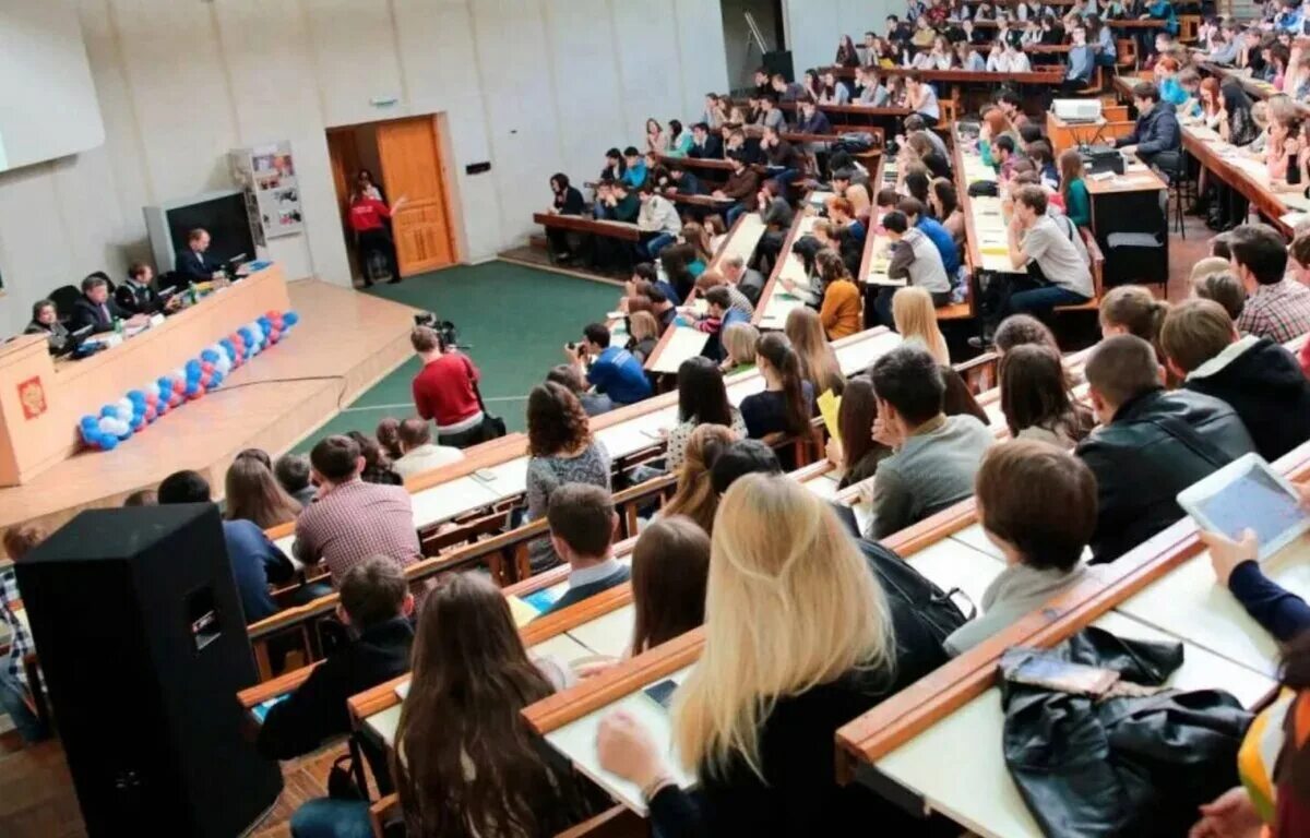 С какого числа начинается учеба в университете