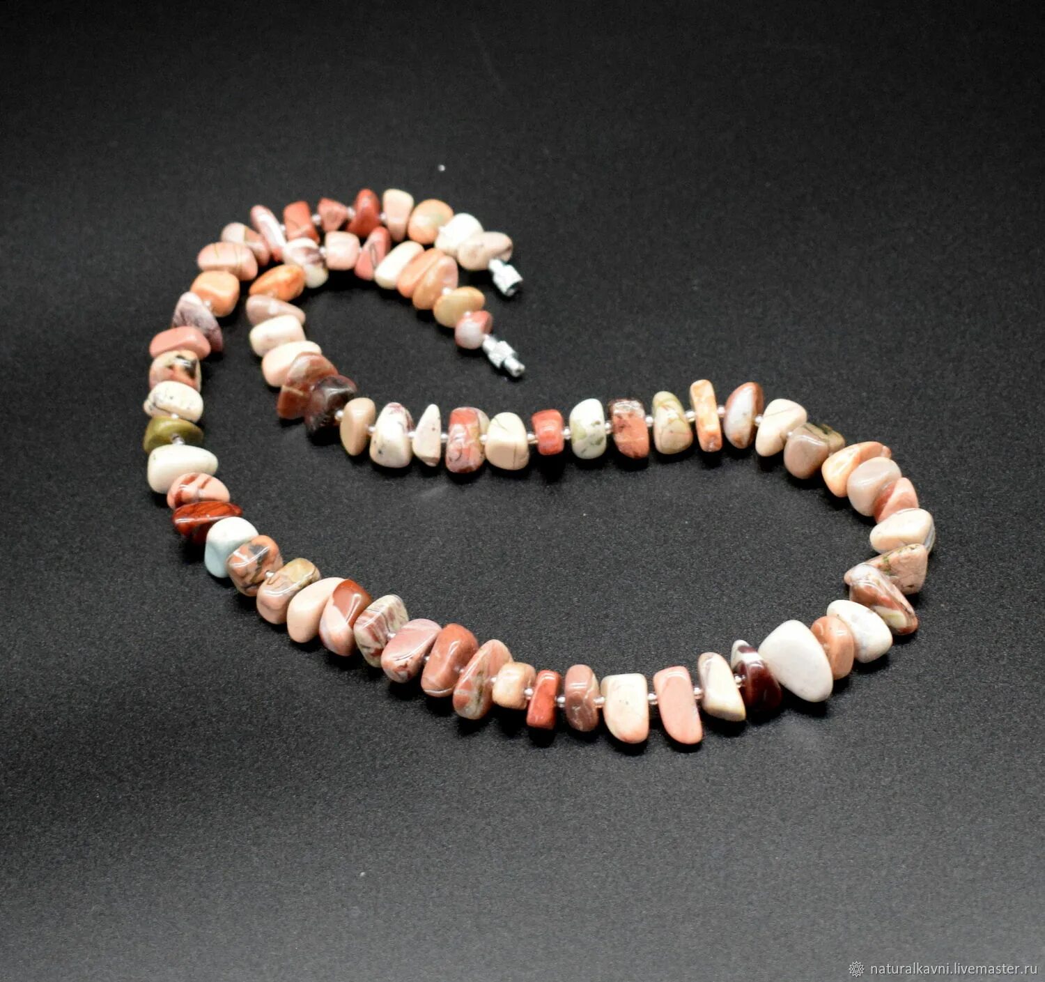 Бусы из натуральных камней. Бусы из полудрагоценных камней. Бусы из натуральных камней. Бусы из натуральных камней. Бусы из натуральных.
