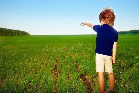 Мальчик поле писать
