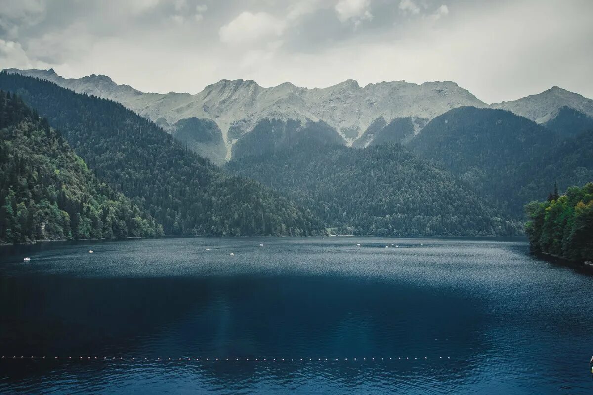 Новый афон рица. Абхазия Гагры озеро Рица. Озеро Рица Абхазия 2022. Амткел Абхазия. Озеро Рица горы.