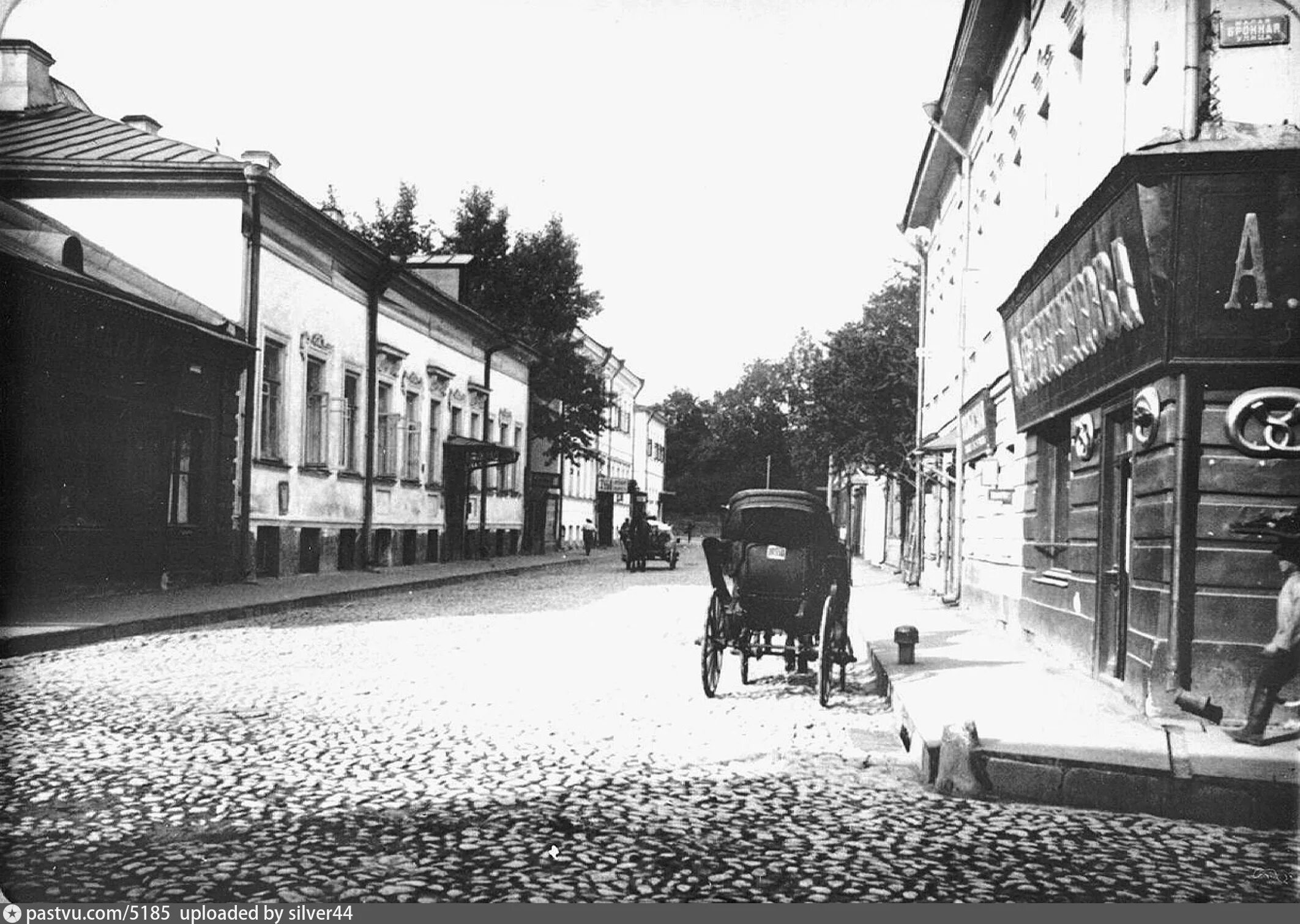 Большая Бронная улица Москва. Большая Бронная 19 Москва. Малая Бронная и большая Бронная. Бронная Слобода в Москве.