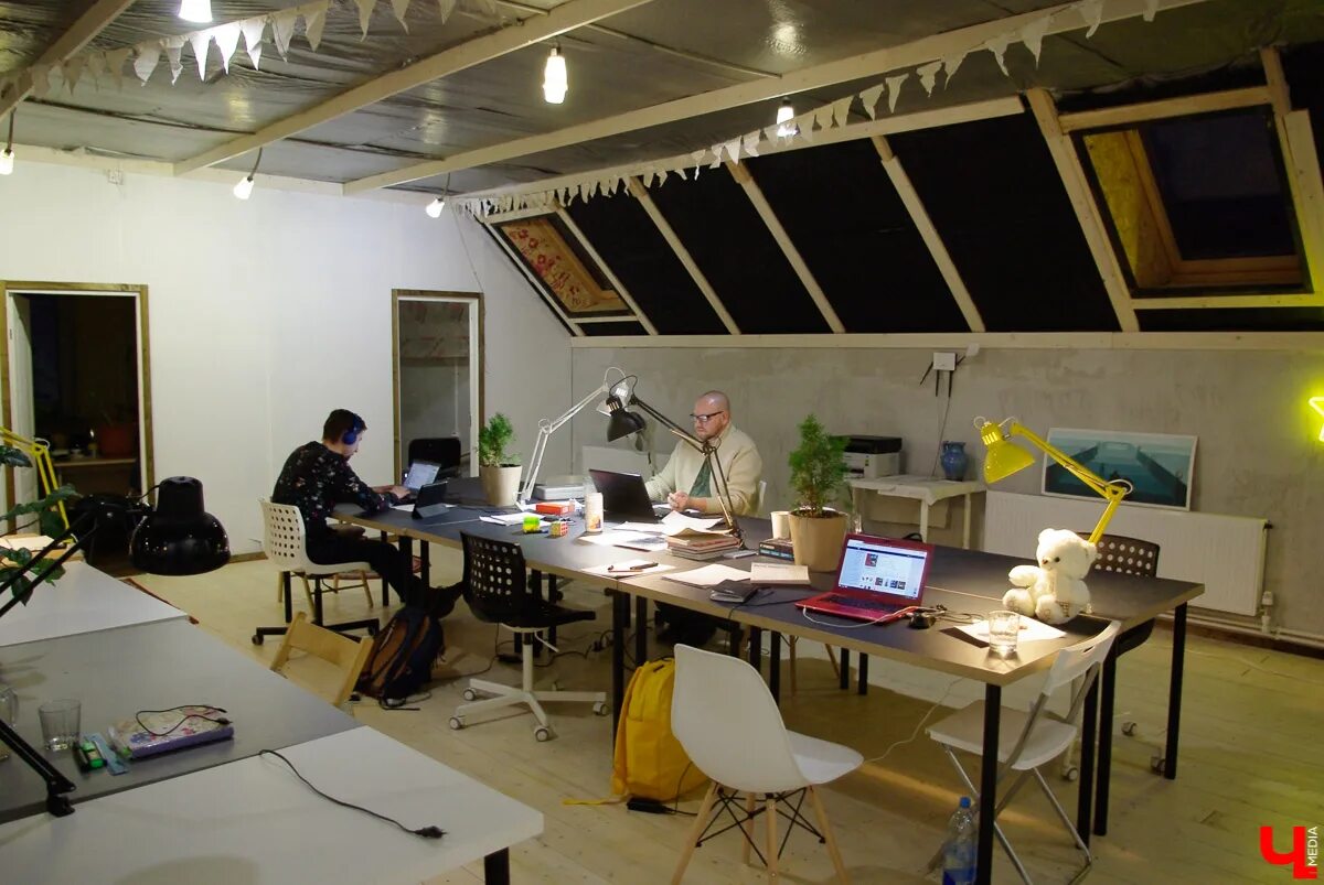 Коворкинг чебоксары зои яковлевой. Тюмгу интерьер тюмень. Коворкинг плейс новороссийск. Футурум самара галактионовская. Место отдыха в офисе.