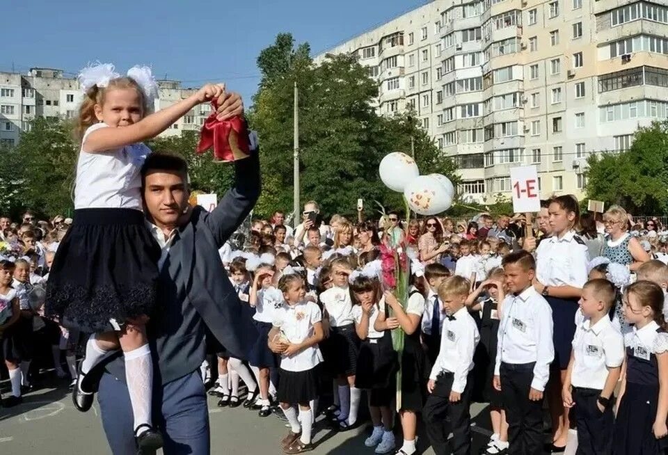 Про крым в школе. Школа 29 Симферополь. Линейка 1 сентября 11 класс. Линейка 1 сентября в школе № 29. Школа 29 Севастополь.