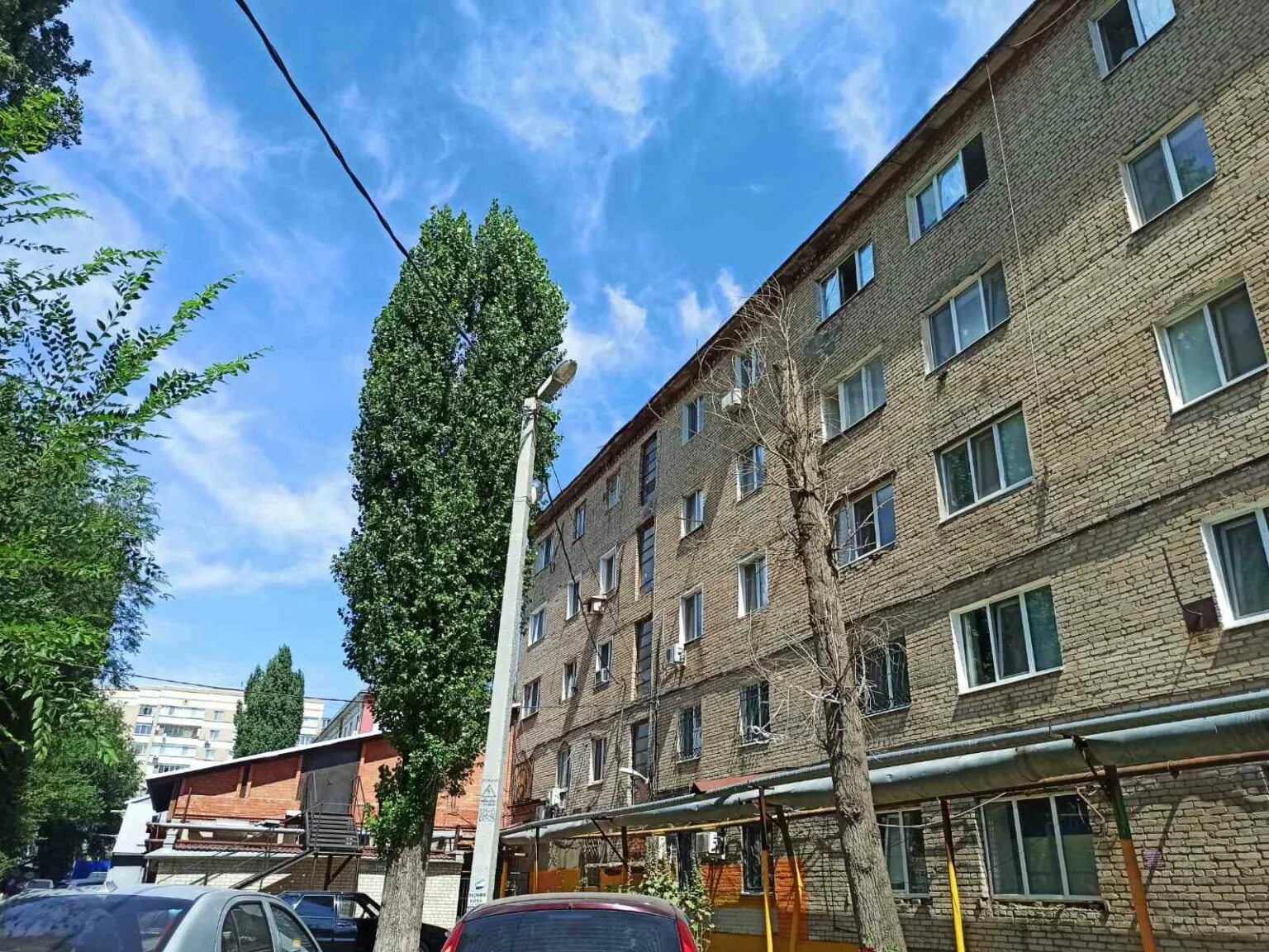 Управляющая компания проспект строителей. Проспект строителей 70а саратов. Пенза г. Проспект большевиков подъезд. Подъезд 4 этаж.