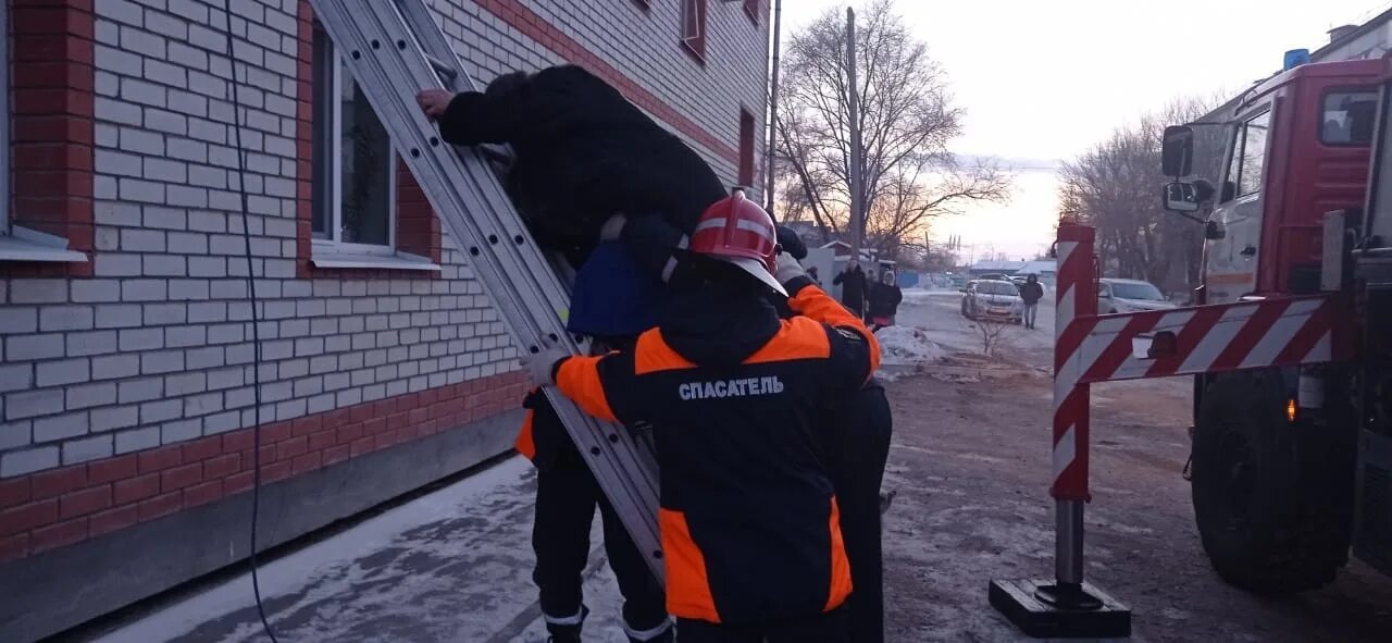 Спасательный дом. Пожарные Благовещенск. Пожар большое Мурашкино. Огнеборцы Благовещенск. Возгорание в многоэтажном доме фото МЧС.