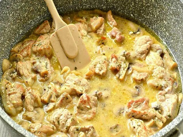 Свинина тушеная в кастрюльке. Скопинский мясокомбинат тушенка свинина. Тушёная свинина ж/б "гродфуд". Свинина тушеная курганский мясокомбинат. Свинина кусочками тушеная.