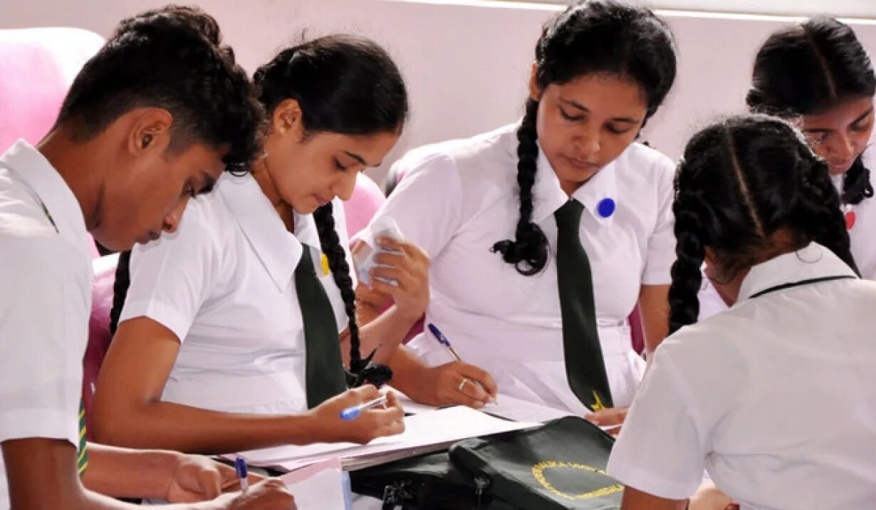 Sri Lankan students. Sri Lanka School. ТВ шокирующие HD School students in. Myanmar student. L a student