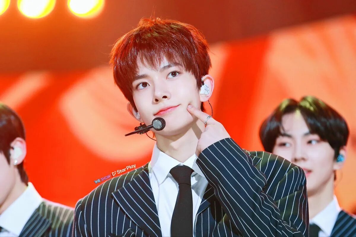 Хисын и сону. Хисын и чонвон. Хисын и сону. Группа enhypen. Ли хисын и ким сону.