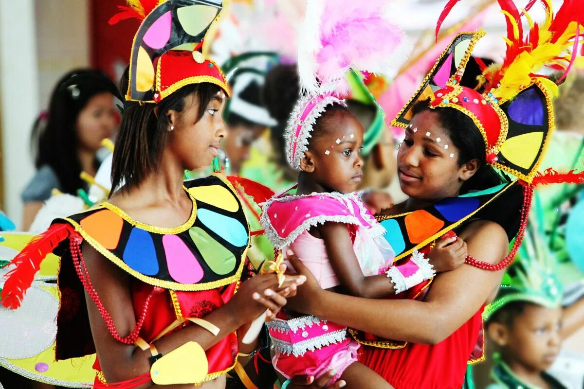 Дети на карнавале в Бразилии. Бразильский карнавал дети. Японский детский карнавал. Дети Brazil Carnival.