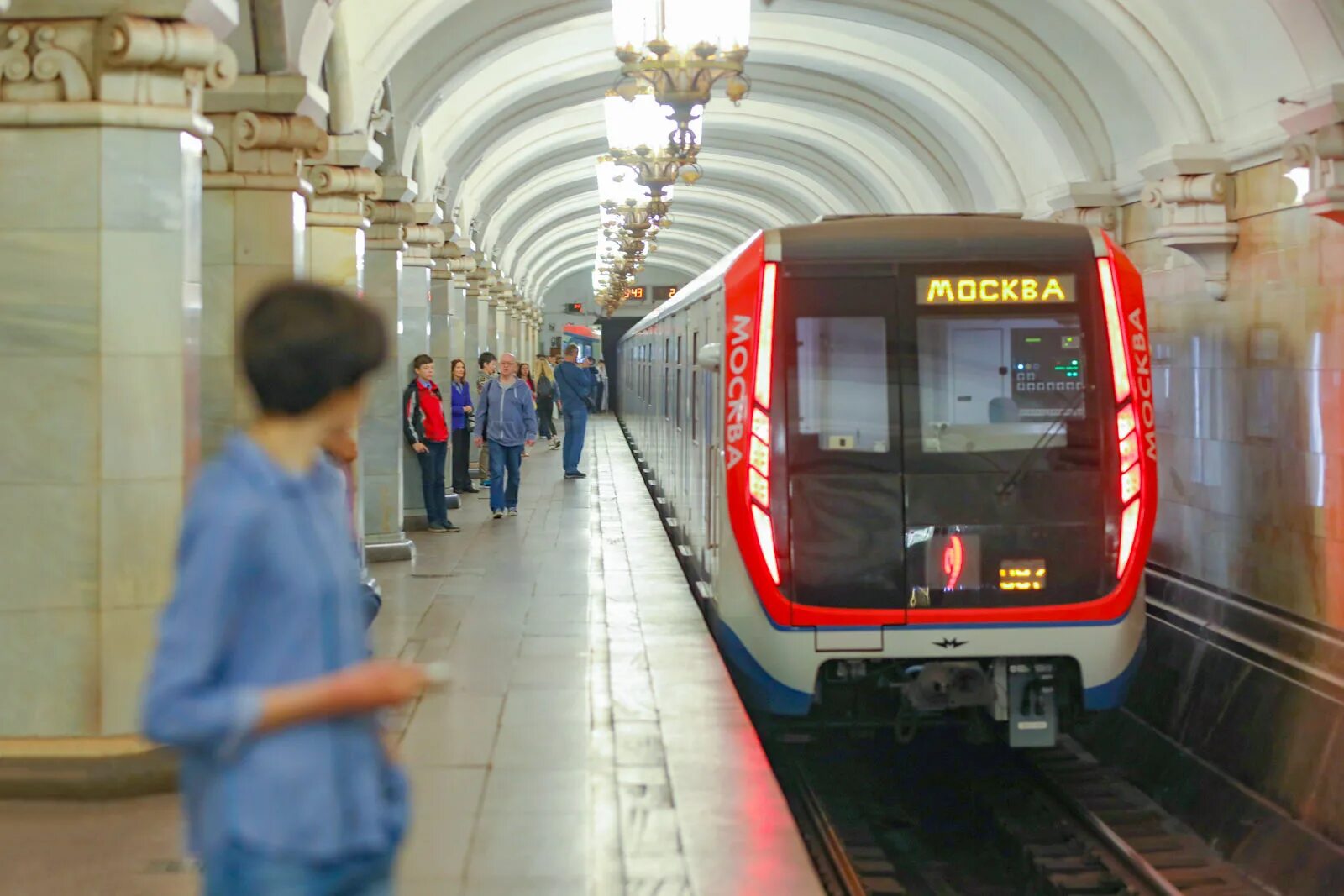 Поезда на кольцевой линии. Метропоезд Русич Москва. Поезд метро Яуза. Парад поездов метро Москва Яуза. Москва метрополитен поезд Русич.