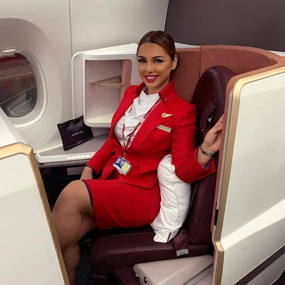 Жопастая стюардесса. Аэрофлот Cabin Crew. Стюардесса Уитни Йонг.