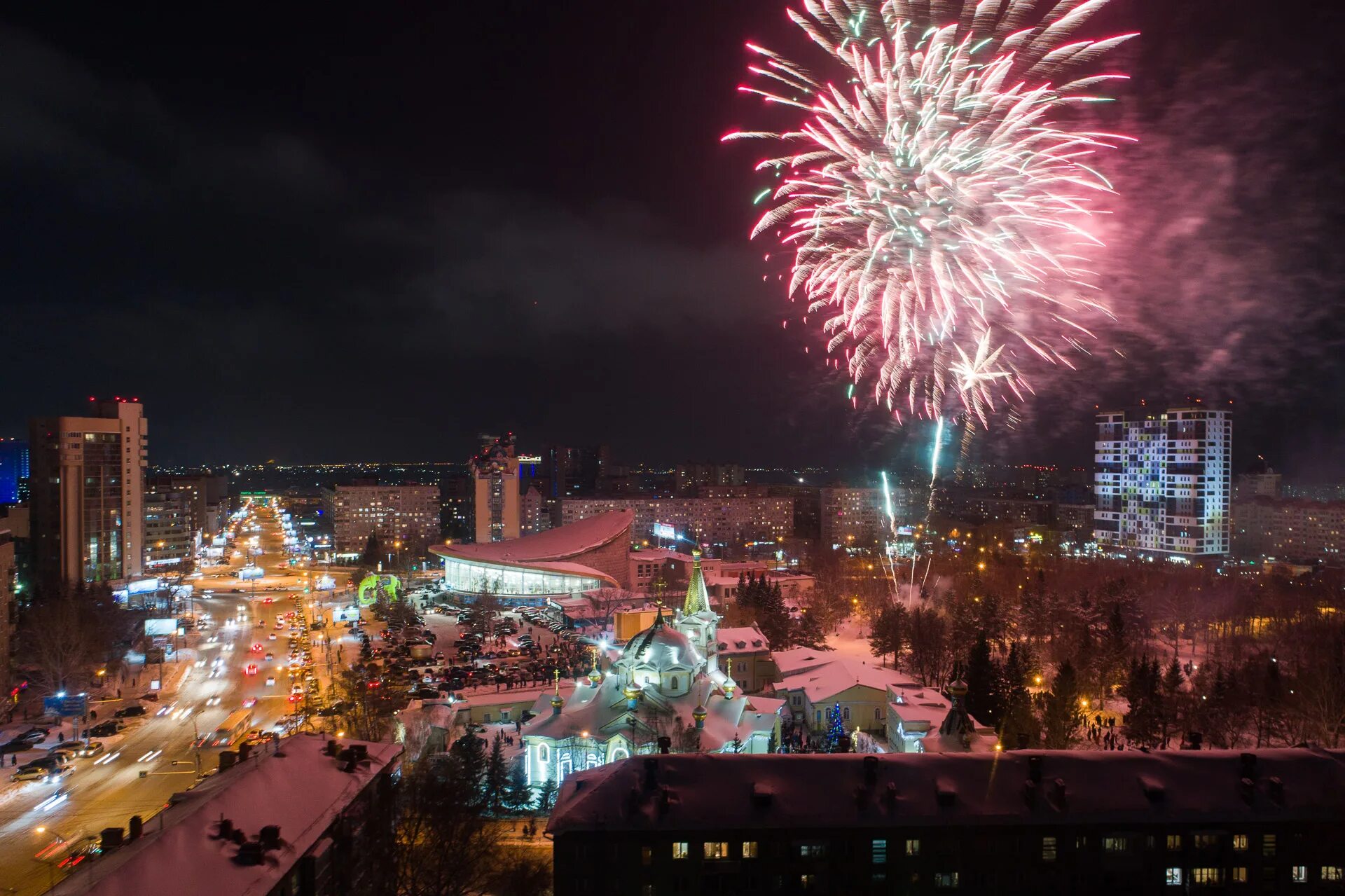 Новая ты новосибирск. Салют в Новосибирске. Новосибирск салют зима. Новосибирск новый год. Новосибирск новый год салют.