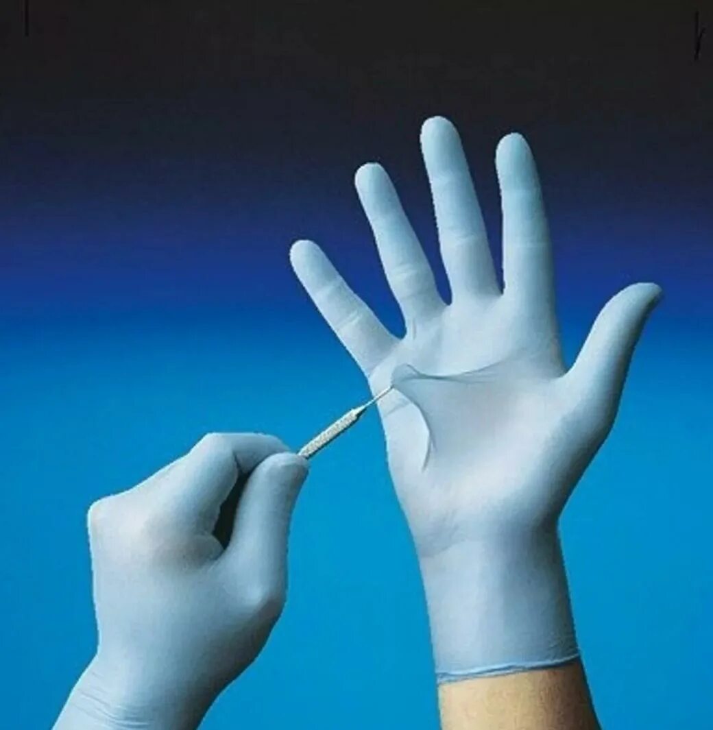 Укола палец иглой. Порванные перчатки медицинские. Порванные мед перчатки. Разрыв медицинских перчаток. Перчатки для инъекций.