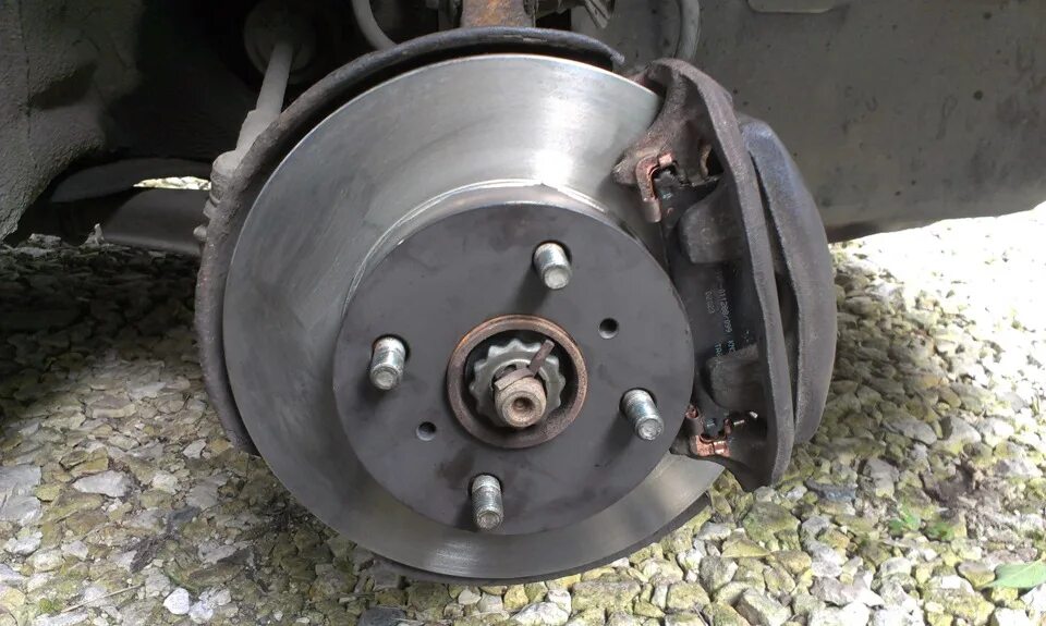 Переделка тормозов митсубиси пинин. Направляющие тормозного диска. Диск тормозной передний хендай соната тагаз. Направляющие тормозного диска. Суппорт сасикс на пежо 301.