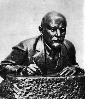 Ленин пишущий