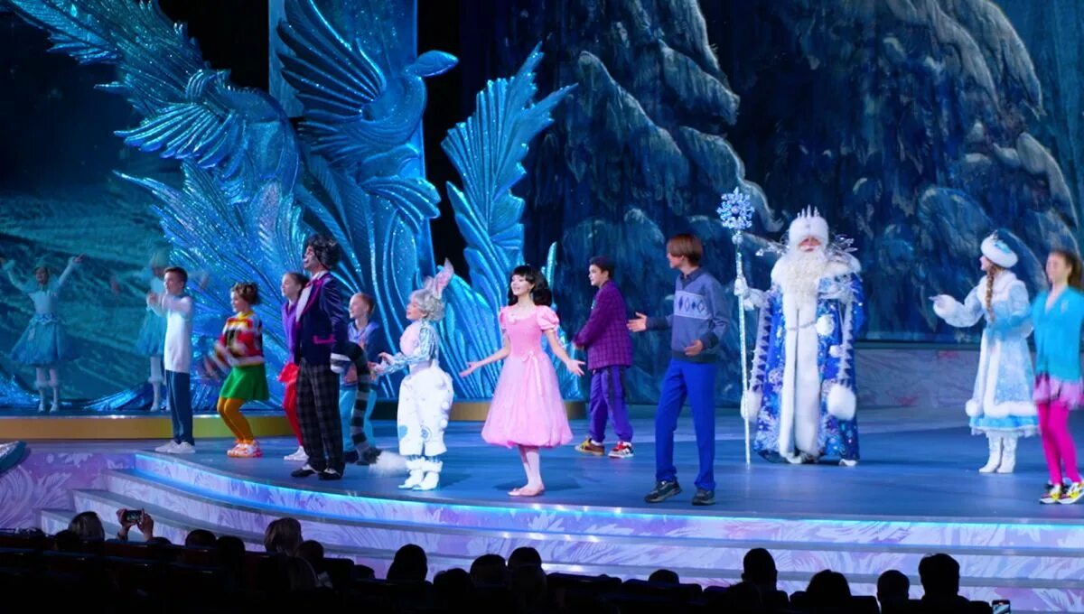 Елка в кремле. Кремлевская елка 2023. Кремлёвская ёлка 2022 новогоднее представление. Новогодний кремль в москве. Кремлевская елка 2024 карусель.