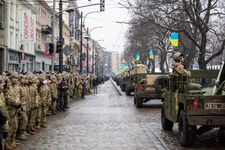 Парад во Львове. Украинские войска во Львове. Армия Украины 2014 в Львове. Армия Львов. Львов военная операция