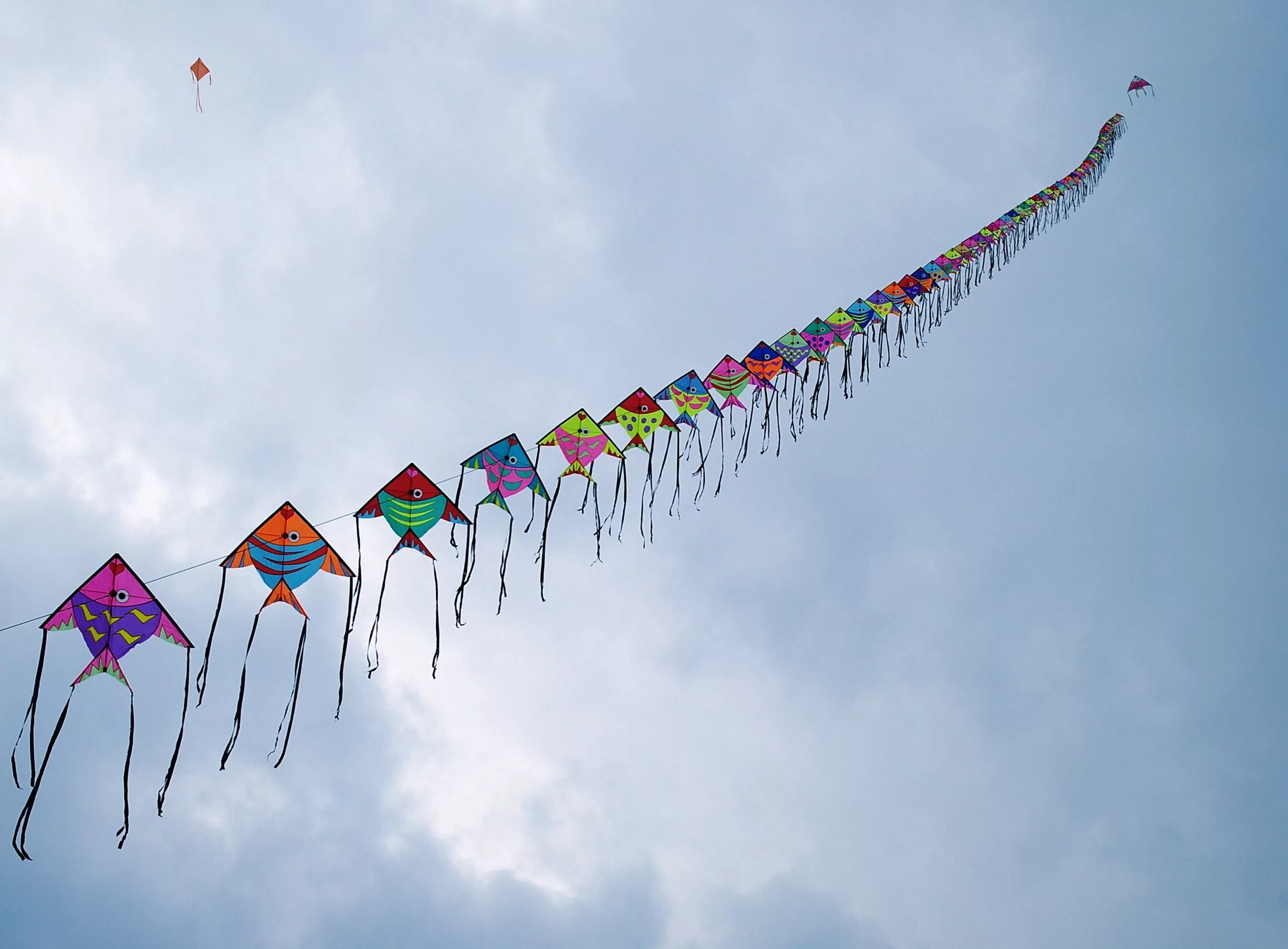 Китайский воздушный. Батуми Kite Festival. Фестиваль воздушных змеев в Китае. Китайские воздушные змеи. Праздник воздушных змеев в Китае.