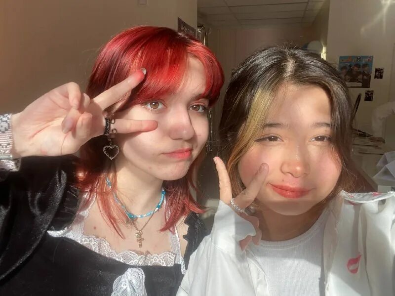 Делулу это кто. Делулу это кто. Лоис мем с таблетками. Делулу это кто. Lois мем.