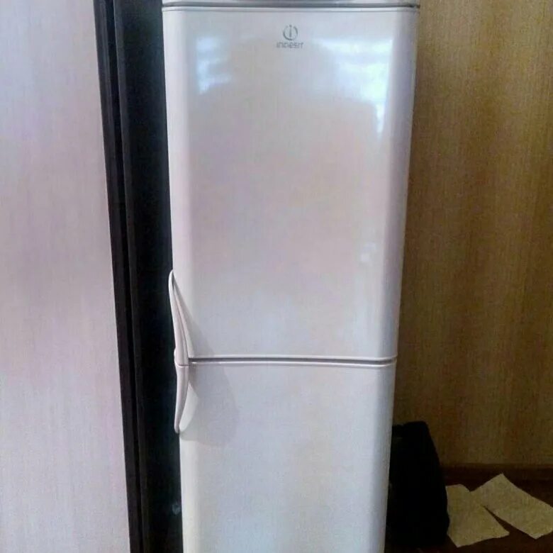 Купить индезит на авито. Холодильник Индезит двухкамерный 2м. Модели холодильников Индезит двухкамерный. Холодильник Индезит 175 см.