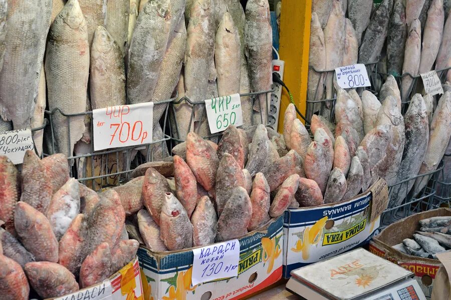 Рынок Центральный Тюмень рыбный рынок. Торговля рыбой. Уличная торговля рыбой. Торговля рыбой на рынке.