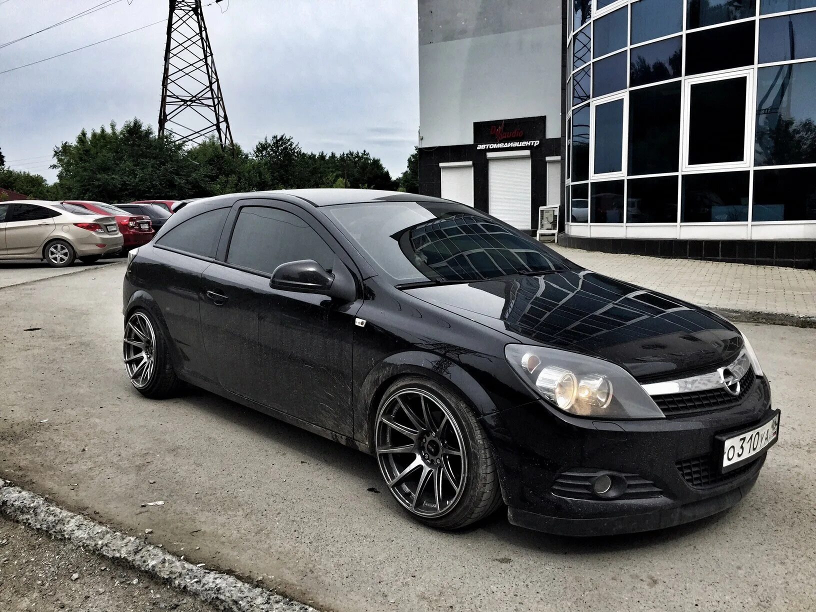 Opel h тюнинг. Opel Astra h GTC 2008. Opel Astra h GTC 2007 Tuning. Opel Astra h 2007 Tuning. Opel Astra h GTC черная.