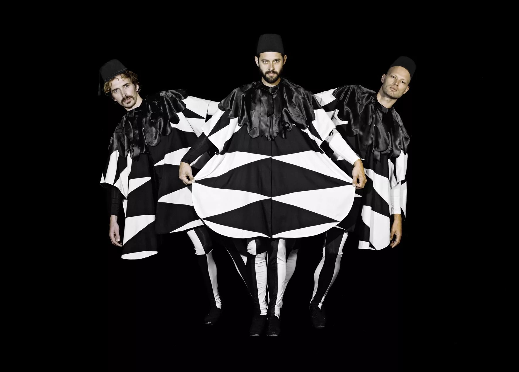 Носители группы 1. WHOMADEWHO группа. WHOMADEWHO распались. WHOMADEWHO Египет. WHOMADEWHO О коллективе.