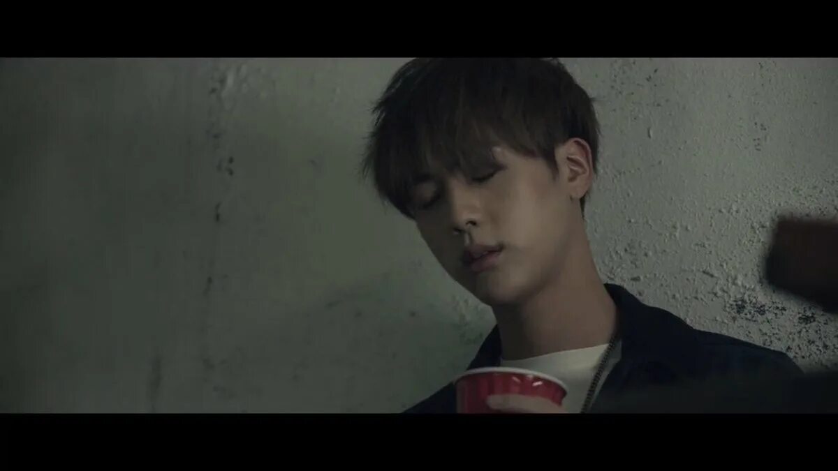 Клипы run. Jin ран бтс. bts джин ран. бтс run клип. jin bts run mv.