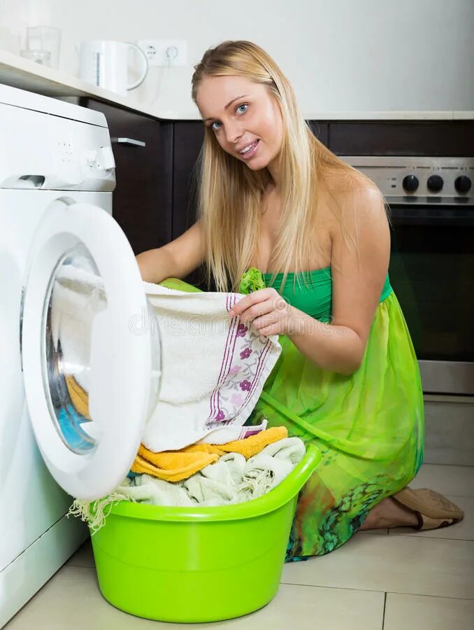 Зеленая стирка. Зеленая стирка. Дизайнерская стиральная машина. Зеленая стирка. Laundry detergent and detergent.