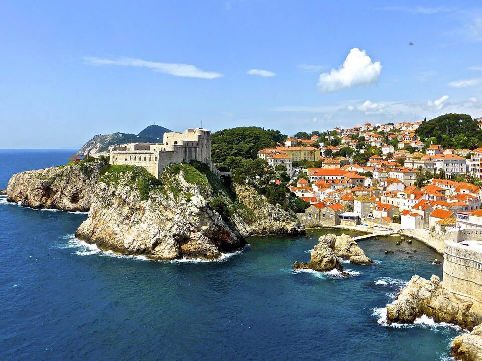 Dubrovnik beach хорватия. Хорватия экскурсии дубровник. Побережье хорватии. Побережье хорватии. Брела хорватия.
