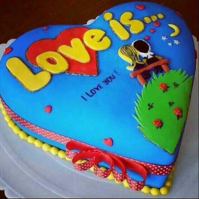 Торт лов из. Свадебный торт love is. Торт в стиле love is. Свадебный торт love is. Торт love is на годовщину свадьбы.